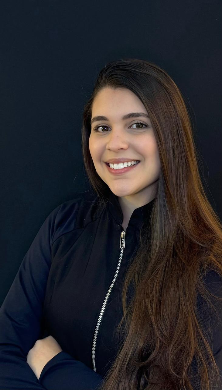 Dra. Krícia Ramos - Especialista em Implantodontia PR Barbosa Odontologia